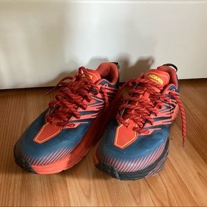 Like new! HOKA Speedgoat 4 Size 9 (wide)